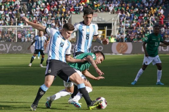 Argentina ya juega con Bolivia con la presión de quedar como único líder