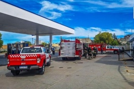 Bomberos sofocaron incendio en una estación de servicio