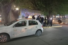 Pareja detenida tras escapar en un taxi y abandonar un cuchillo en el asiento