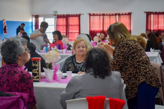 Las madres celebraron su día en los distintos Cenines Municipales