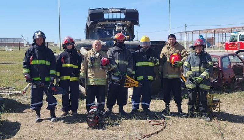 Bomberos realizaron prácticas de rescate vehicular 