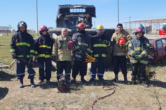 Bomberos realizaron prácticas de rescate vehicular 