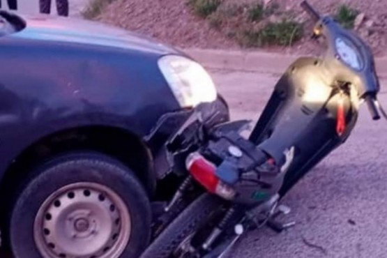 Una camioneta chocó contra una moto