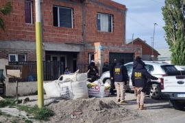 Recuperan elementos robados de cinco casas en dos allanamientos