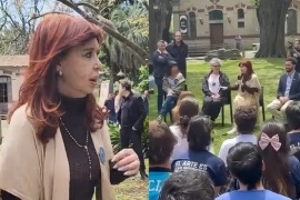 Cristina Kirchner visitó la Universidad Nacional de las Artes tras la protesta en Once