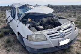 Dos caletenses que venían al kartódromo volcaron en el ingreso a Pico Truncado