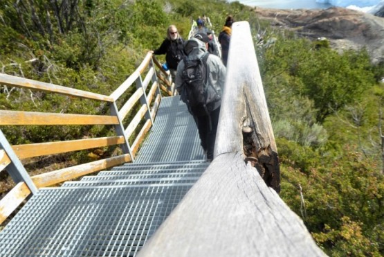 Están restaurando las pasarelas del parque Los Glaciares