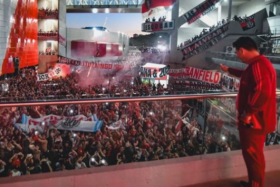 Banderazo en River de cara a la revancha contra Mineiro