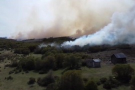 El Gobierno Provincial continúa con los trabajos para controlar incendio cercano a Río Pico