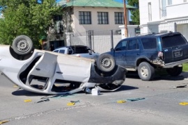 Un herido tras impresionante vuelco en la costanera