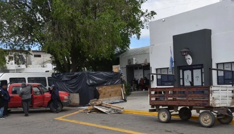 Conflicto salarial en Caleta Olivia se agudiza: municipales rechazan propuesta del Intendente. (El patagónico)