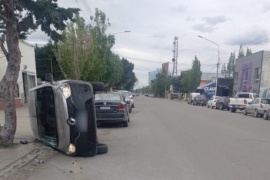 Un herido tras choque seguido de vuelco