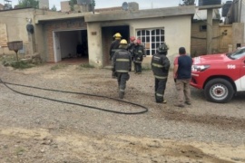 Bomberos sofocaron incendio sobre vivienda