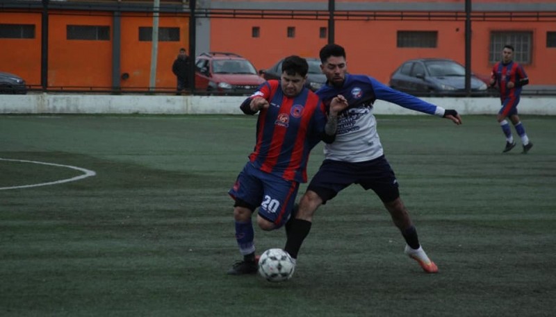 La acción este fin de semana tendrá lugar sólo en las canchas de césped artificial. (Foto: Liga Barrial RG)