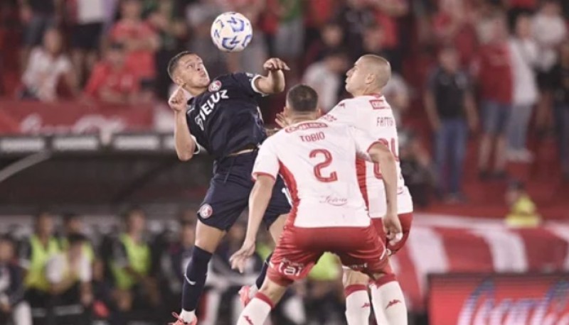 Huracán superó a Independiente y le mete presión a Veléz