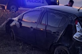 Un joven perdió la vida tras volcar y una chica herida