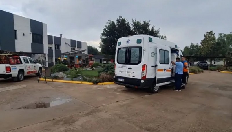 Confirman dos muertes en trágico incendio en un hotel de Castex.