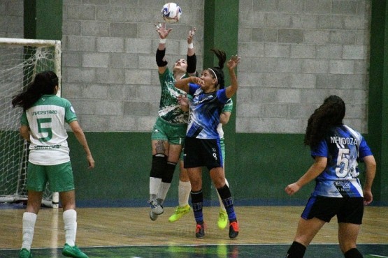 A las 21:00, las caletenses se medirán con UJEMVI. (Foto: Ecos)