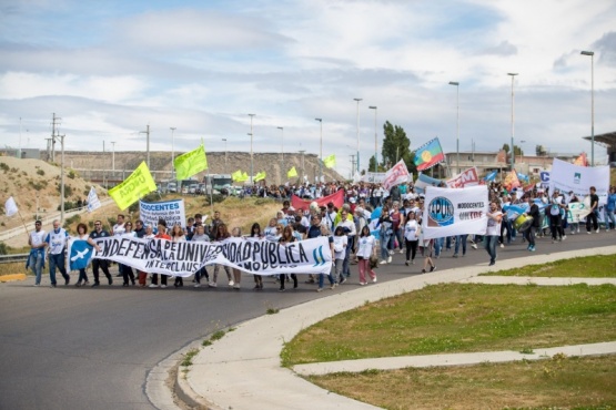 Representación santacruceña en la Marcha Universitaria de Comodoro Rivadavia