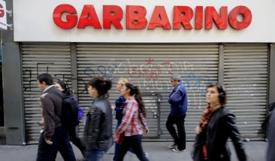 Trabajadores de Garbarino continúan reclamando por sus derechos