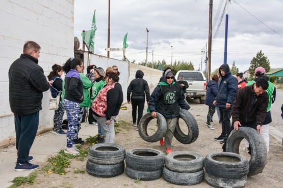 Cierran corralones y vaciadero en pedido de recomposición salarial