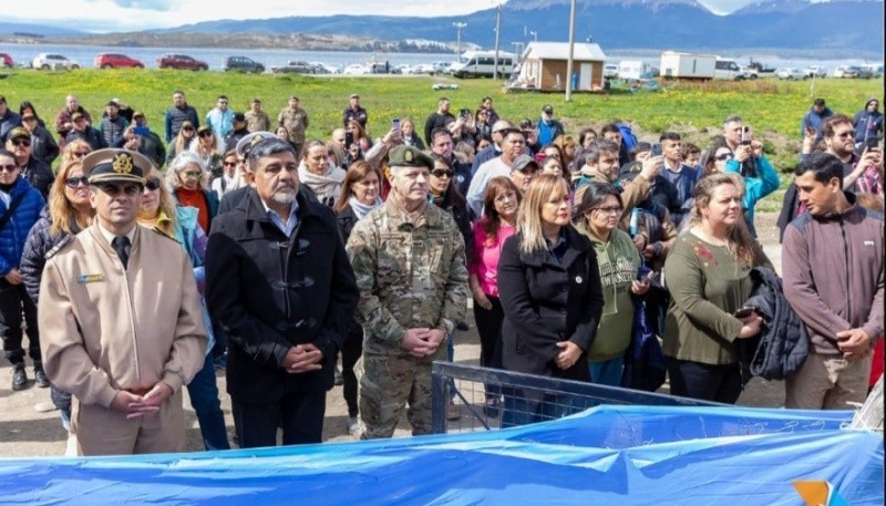 Tibaldi cumplió con el homenaje a sus camaradas del ARA San Juan