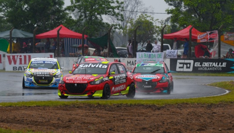 La lluvia no le impidió al salteño festejar. (Fuente: APAT)