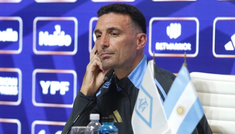 Scaloni en conferencia de prensa previo al partido ante Perú. Fotografía: Agencia Noticias Argentinas / Damian Dopacio