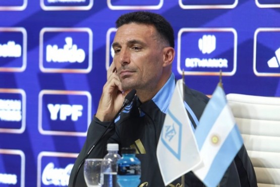 Scaloni en conferencia de prensa previo al partido ante Perú. Fotografía: Agencia Noticias Argentinas / Damian Dopacio