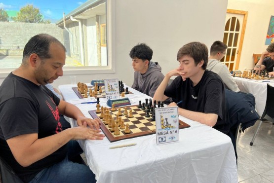 Fernández, izquierda, arrancó a jugar en la tercera ronda. (Foto: CARG)