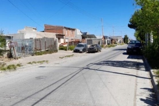 Le cortó un mechón de cabello, se enojó y lo hirió con el mismo cuchillo