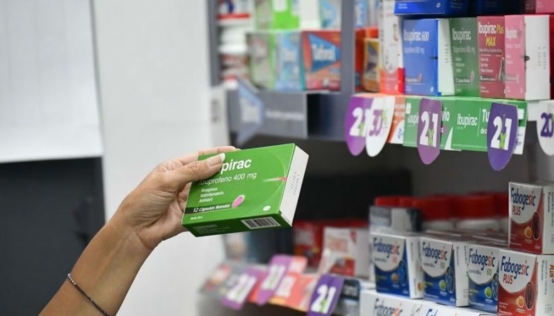 Se podrá acceder a los precios de medicamentos de venta libre en góndolas a la vista en farmacias