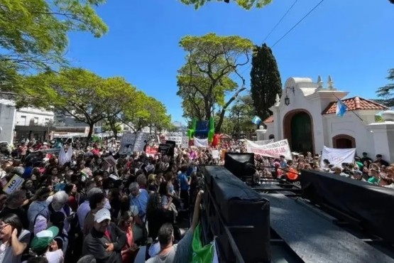 Masiva protesta de personas con discapacidad frente a la Quinta de Olivos