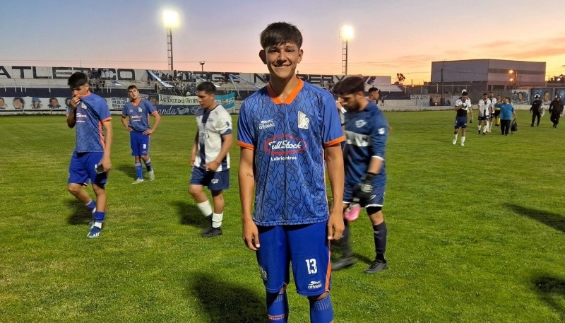 Benjamín Martínez posó para la cámara de la CAI post debut. FOTO: CAI. 