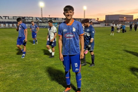 Benjamín Martínez posó para la cámara de la CAI post debut. FOTO: CAI. 