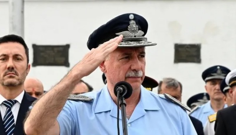 Petri echó al jefe de la Fuerza Aérea por uso indebido de aviones y presunto acoso