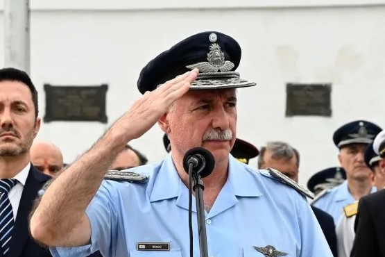 Petri echó al jefe de la Fuerza Aérea por uso indebido de aviones y presunto acoso