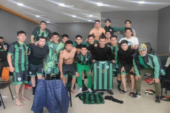 El Verdinegro y un tercer tiempo a puro festejo. (Foto: Periodismo Independiente RG)