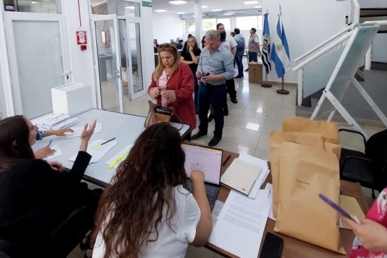 Asamblea de trabajadores legislativos decidió medidas de fuerza