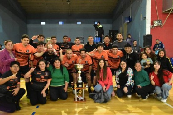 El Naranja festejó en familia. (Foto: TPLP) 