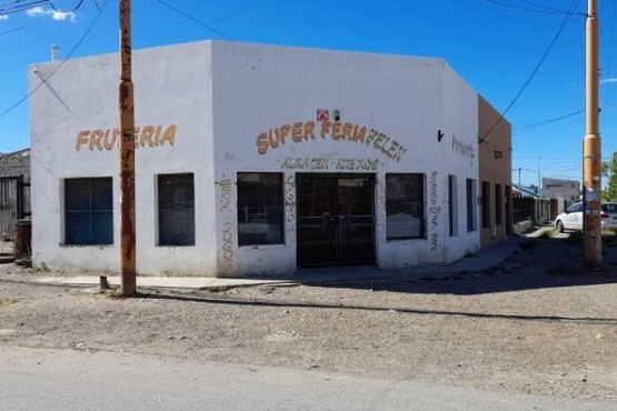 Robaron cigarrillos y bebidas alcohólicas de un comercio