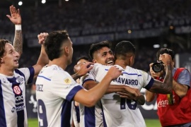 Talleres derrotó a Huracán y sueña con el título 