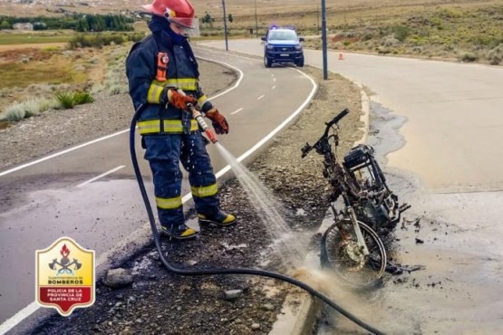 Incendio consumió en su totalidad una moto