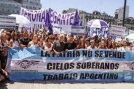 La Justicia suspendió decretos que declaraban a la aeronáutica como servicio esencial