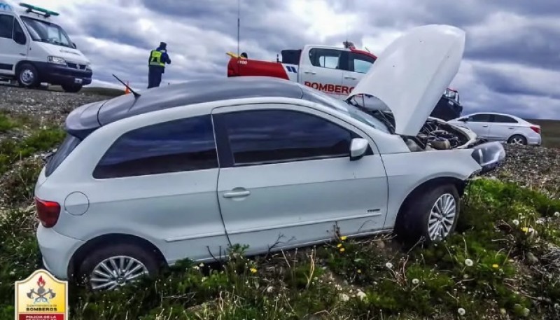 Bomberos de 28 de Noviembre rescataron a una persona en un siniestro vial