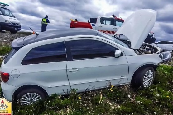 Bomberos de 28 de Noviembre rescataron a una persona en un siniestro vial