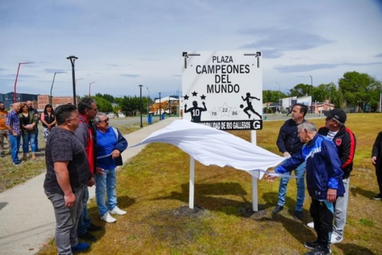 Se inauguró la plaza de los Campeones en la Costanera