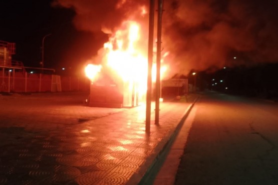 Detenidos por incendiar un eco punto