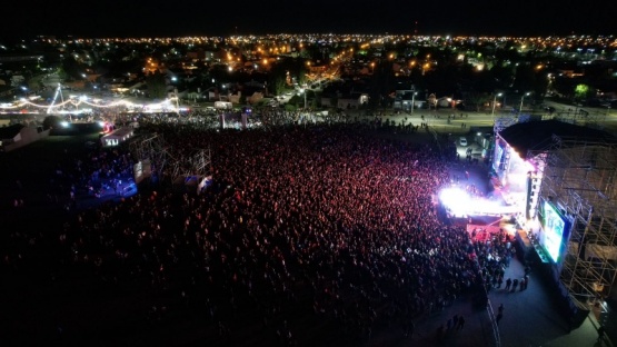 Amar Azul hizo bailar a los vecinos de Río Gallegos