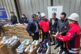 Previo a Navidad Aduanas y PDI incautan zapatillas y ropa falsificada